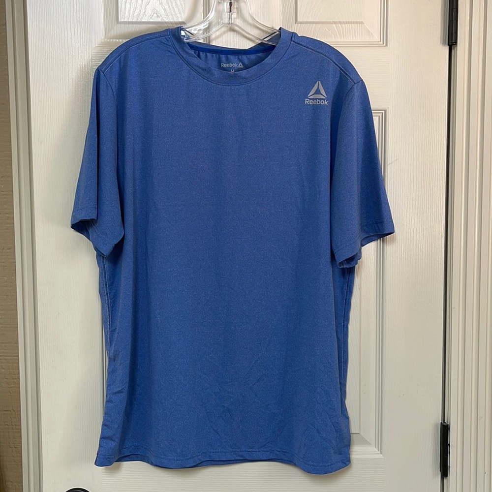 Reebok tee Mens size medium. Great condition!